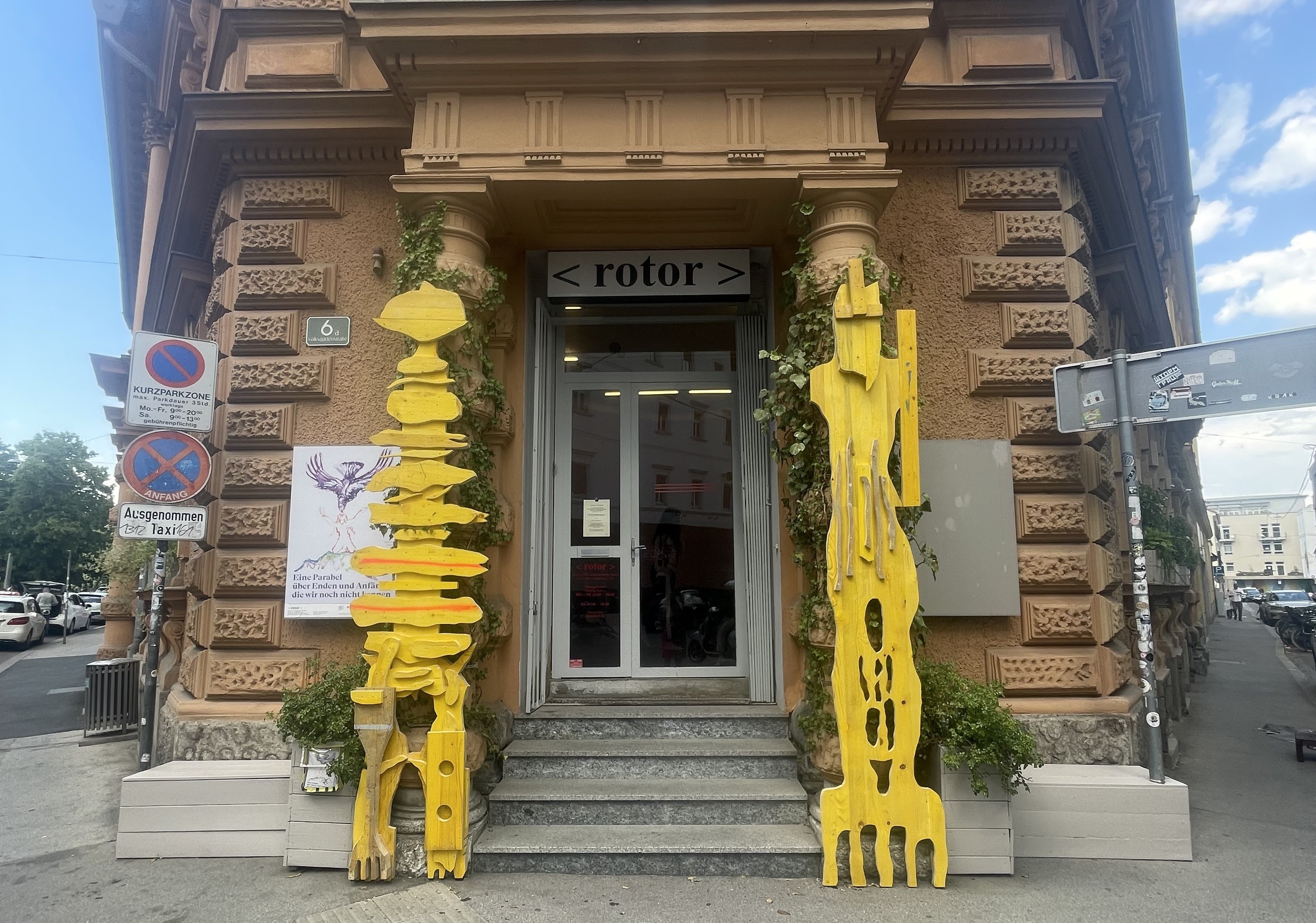 „Eine Parabel über Enden und Anfänge, die wir noch nicht kennen: Teil 2: Das kolossale Landtier“– Ausstellung im <rotor>
