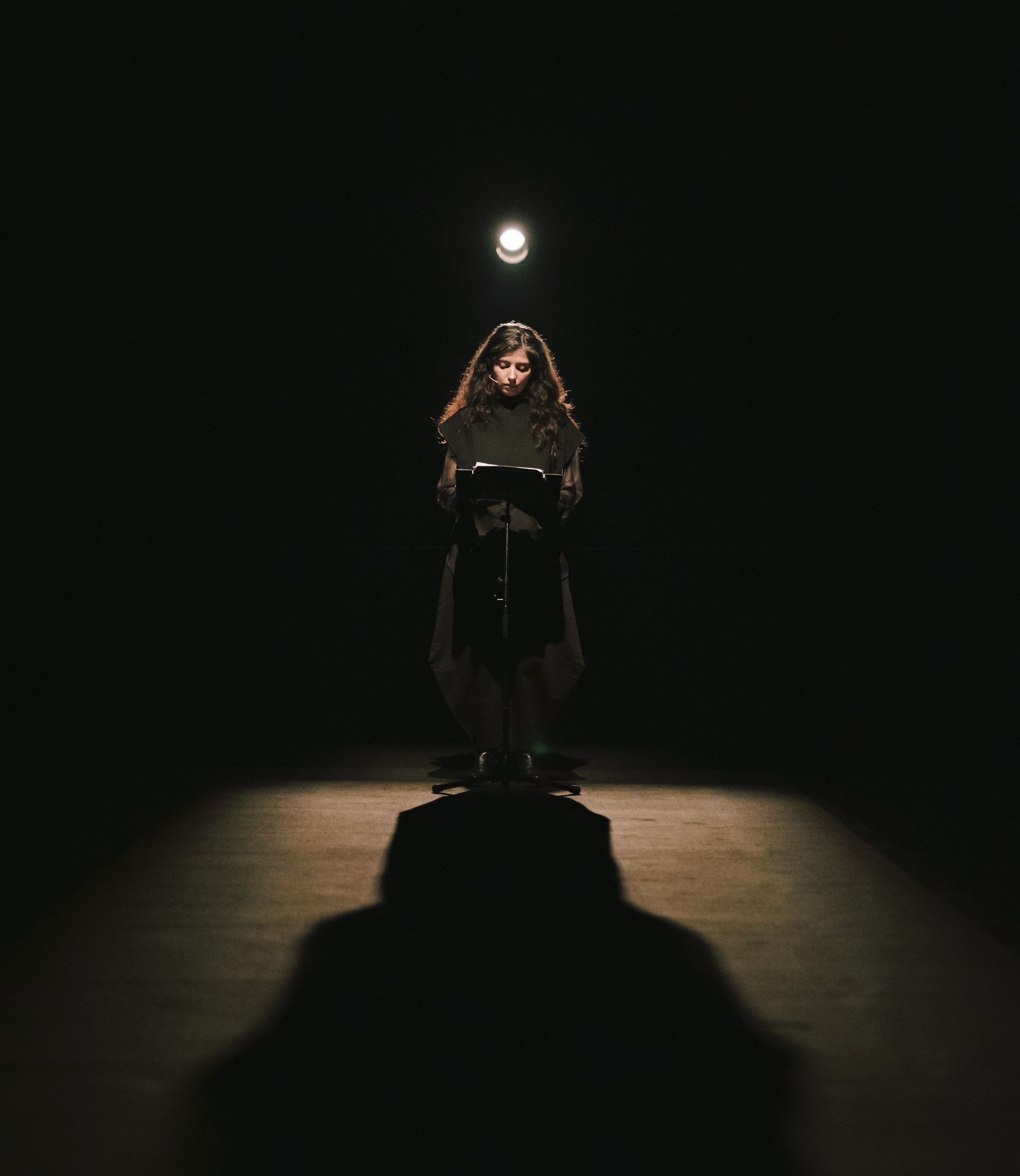 Fotocredit: Azade Shahmiri (Fotocredit steirischer herbst / Sebastian Reiser) „Undernote: A Fractured Assembly of Testimonies“ von Azade Shahmiri beim steirischen herbst im Dom im Berg